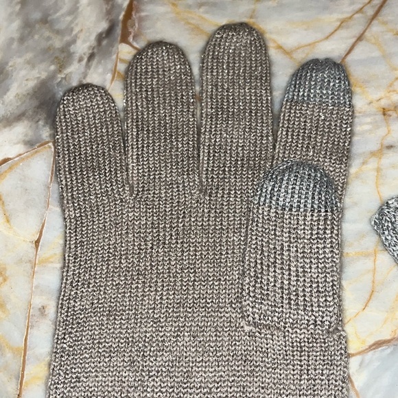 COACH Logo C Tan Beige Shimmer Wool Touch Gloves - Picture 4 of 6